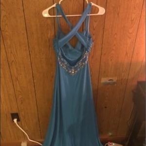 Blue prom dress never been worn
Size 5/6